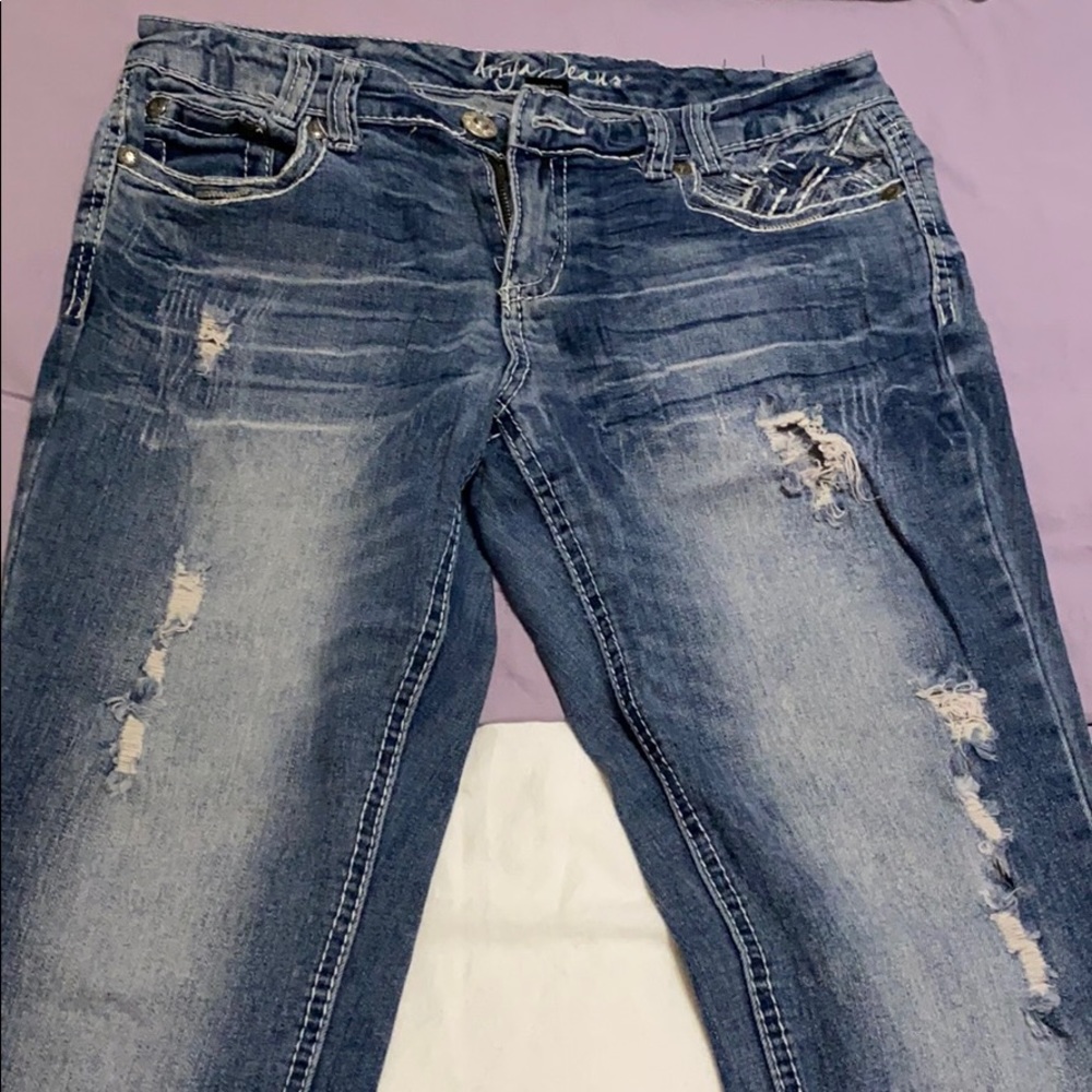 Ariya stressed jeans